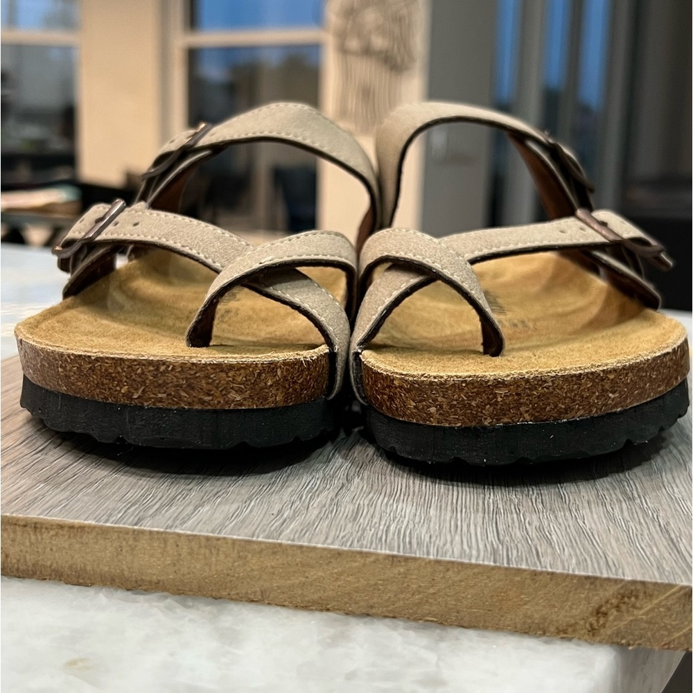 BeLovely Leather Summer Sandal Sz 5.5 - Picture 7 of 11